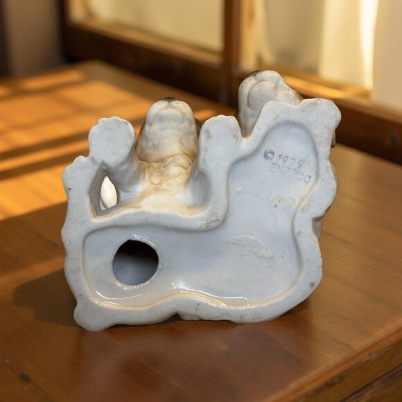 Vintage 1977 Enesco Beagle Dogs Porcelain Puppy Figurine Pair - Picture 4 of 4